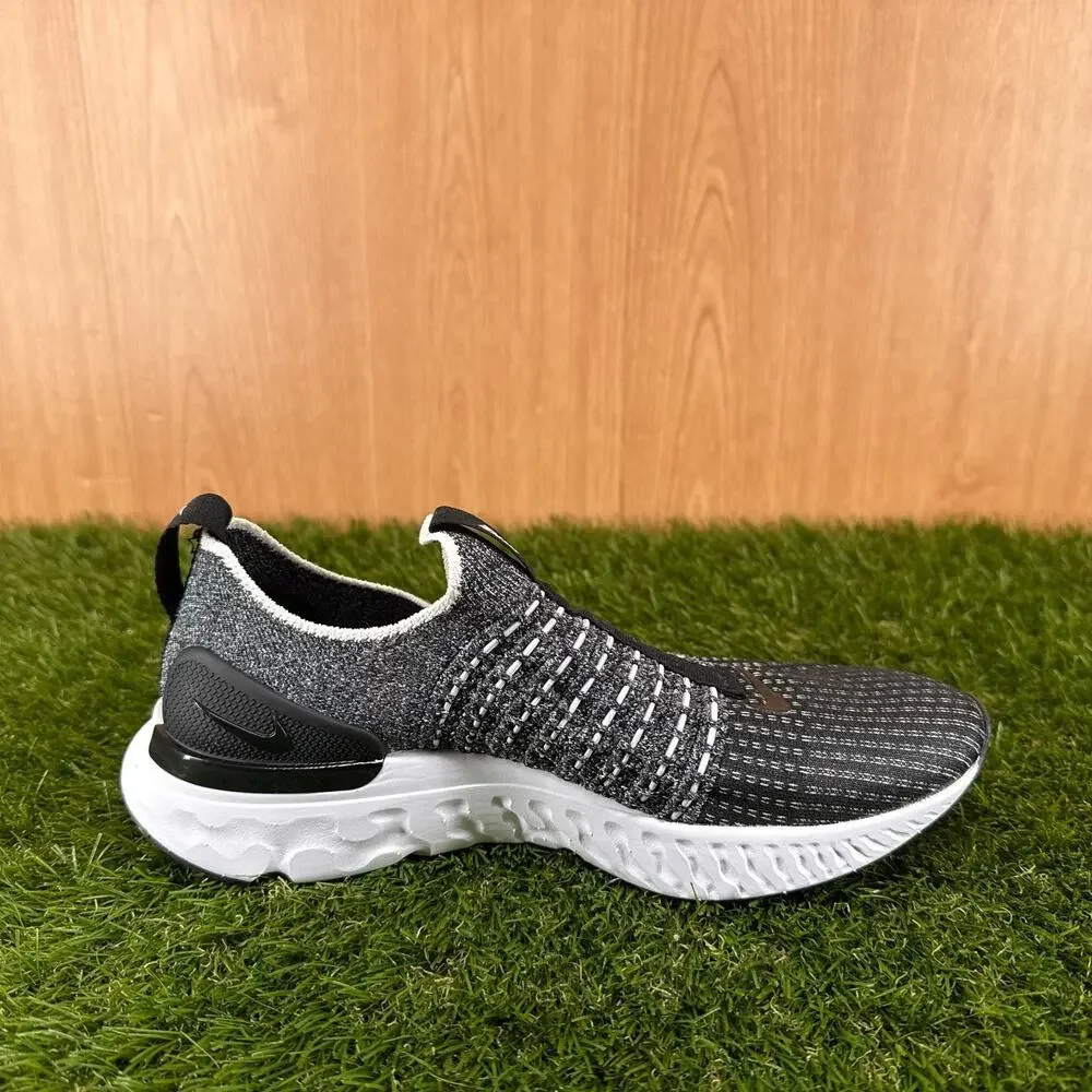 Nike React Phantom Run Flyknit 2 Oreo CJ0280-002 Women's Sz 8 / Men's Sz 6.5